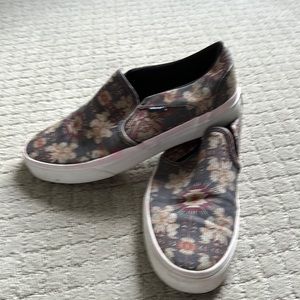 Women’s size 8 Vans slide on.